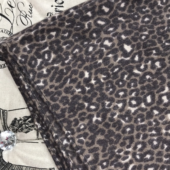 🎁Something Navy Leopard Print Scarf - Picture 3 of 6